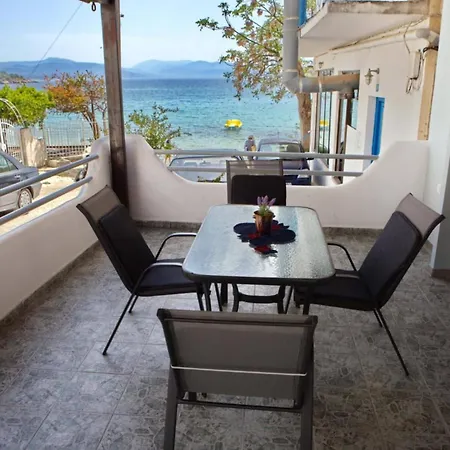 Sophia's Summer Apartment *